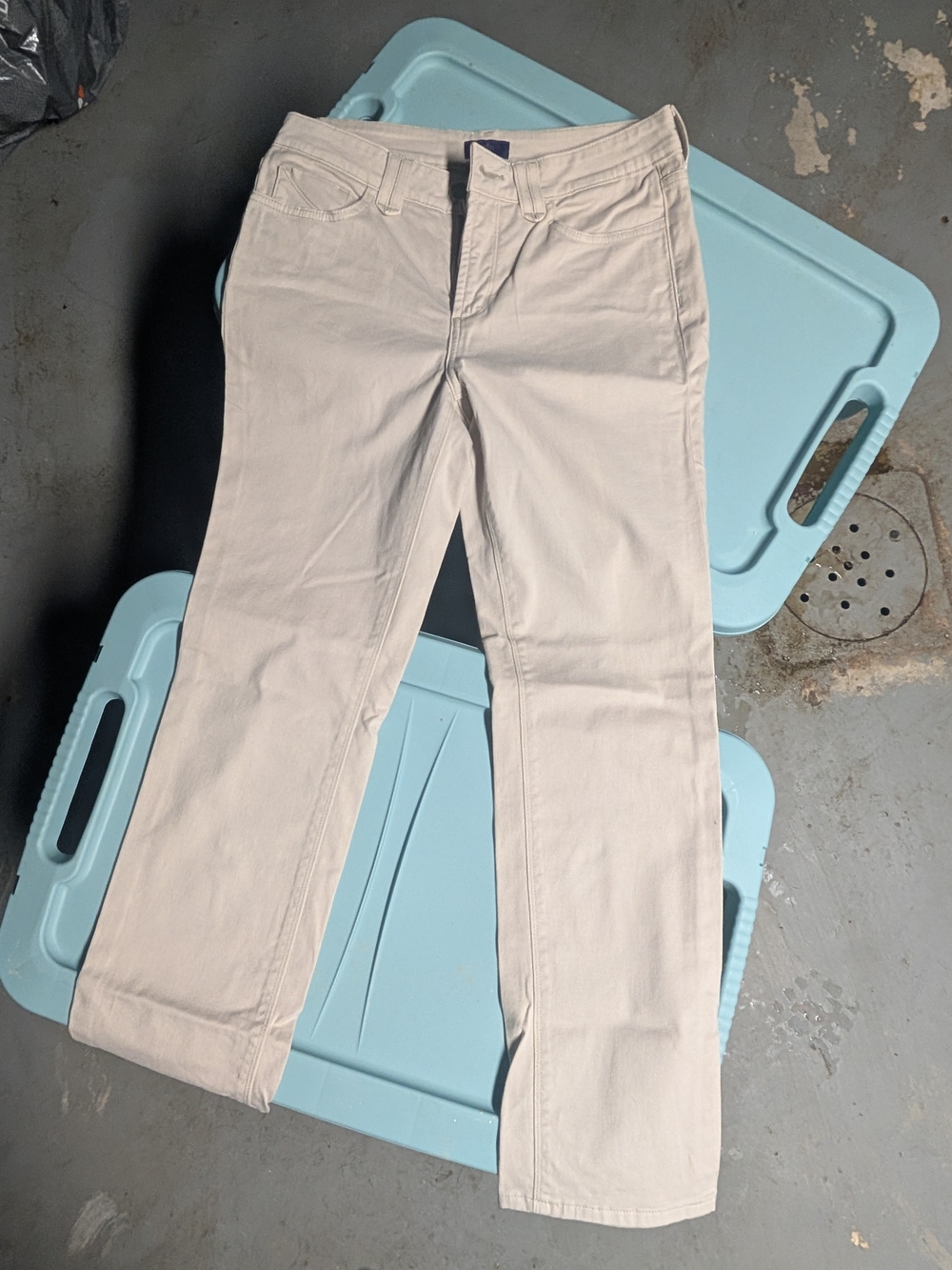 Women's Straight-Leg Jeans in Cream — Classic Everyday Style